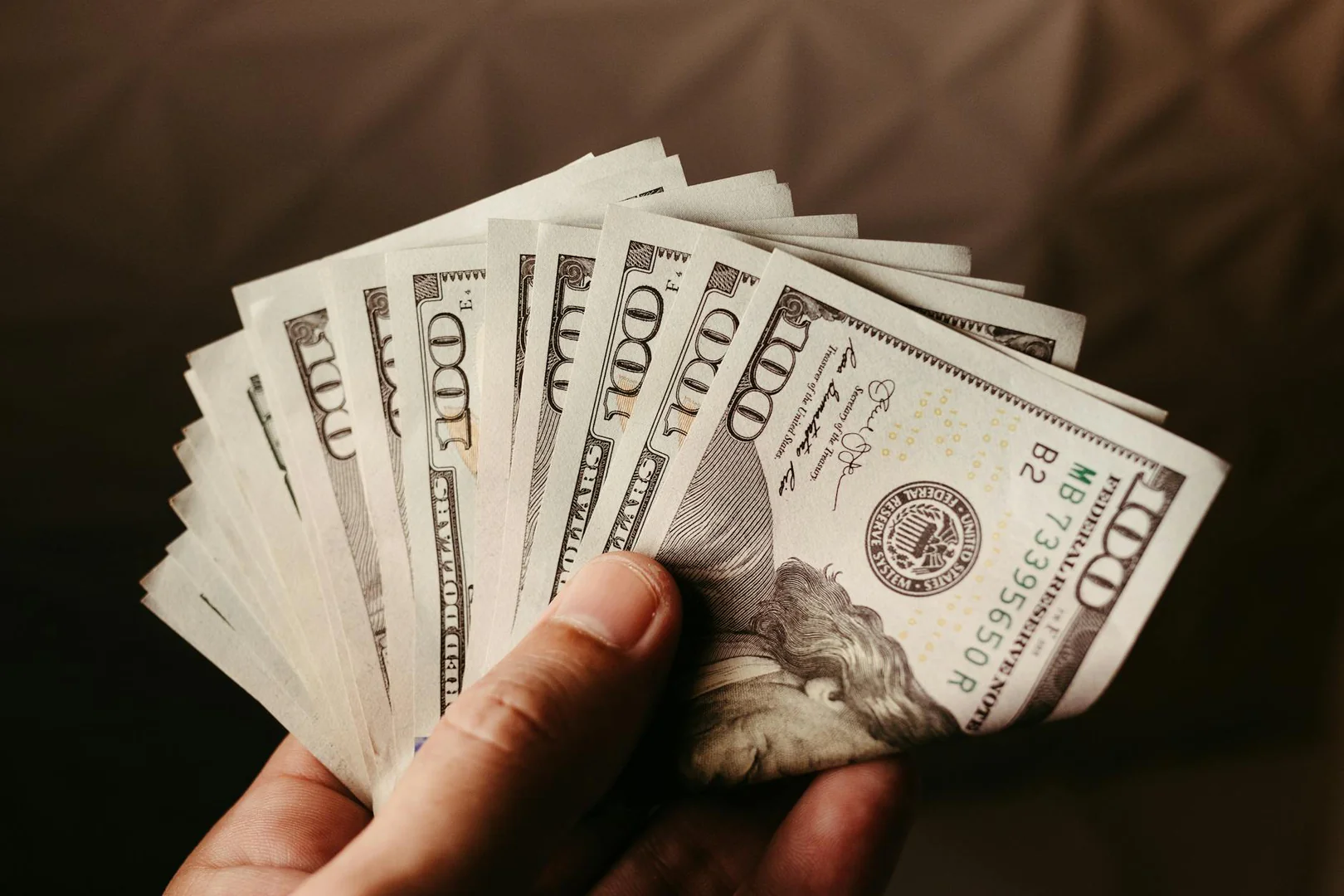Anthropic mit 900 Milliarden Dollar bewertet